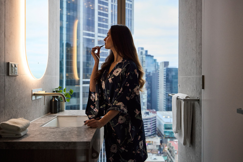 Girl in the mirror at Elizabeth Street